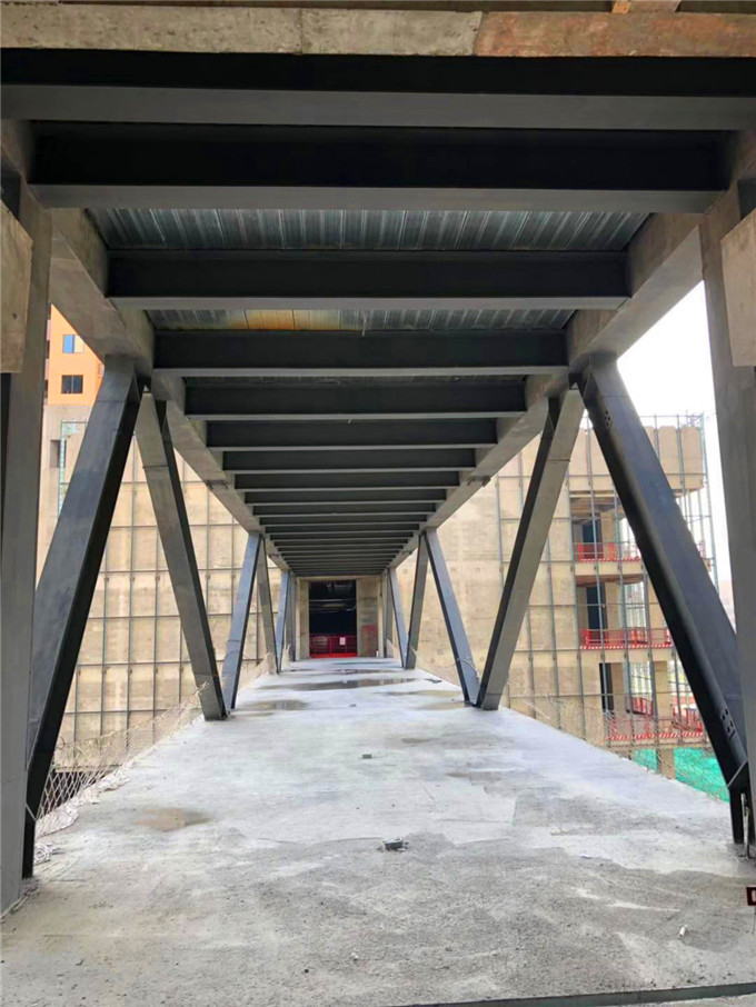 上海钢结构连廊工程案例桥面细节